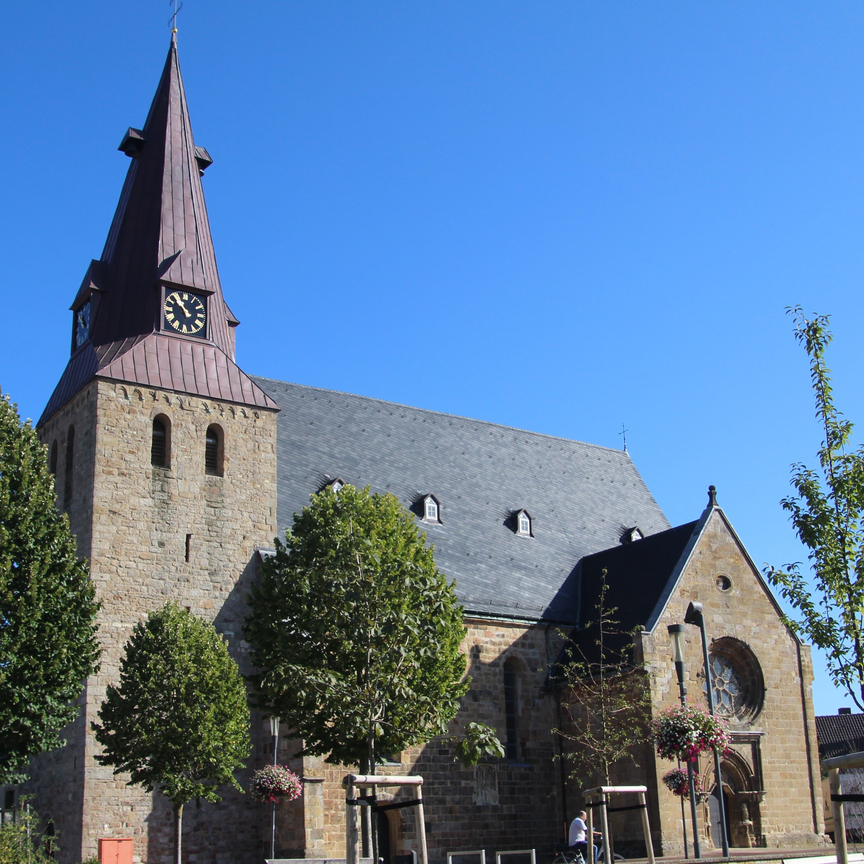 Lasst die Kirche im Dorf!