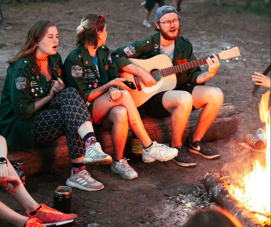 Singen am Lagerfeuer