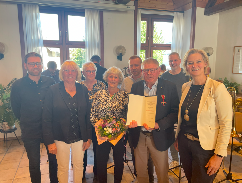 Werner Schröer Bundesverdienstkreuz am Band Werner Schröer Bundesverdienstkreuz am Band