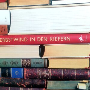 Bücherei - Bücherstapel - Buch - Bücher