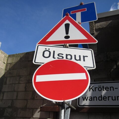 verschiedene Verkehrsschilder