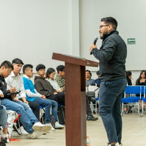 Schule Vortrag Konferenz Komunikation