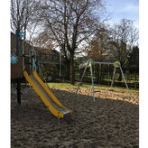 Spielgeräte auf dem Spielplatz Brennesch