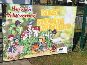 KITA Glückswichtel Zaunschild