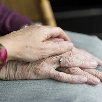 Hände Senioren Pflege