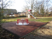 Karussell und Rutsche