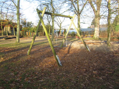 Schaukel Spielplatz Heinrich Schultestr.