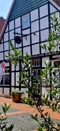 Tourist Info Schild Fachwerk Ortskern Bahnhofstraße
