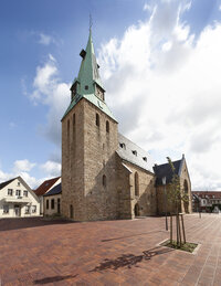 Der Kirchturm der evangelischen Stadtkirche in Westerkappeln