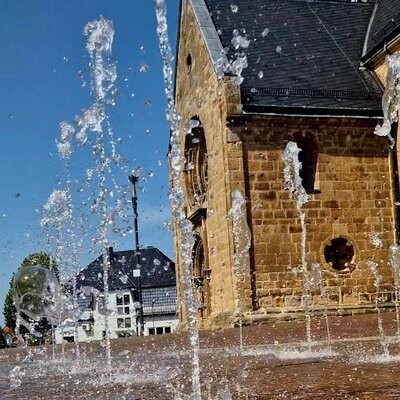 Kirchplatz Wasserspiel Ortskern